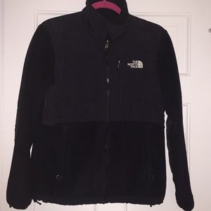 Black M women’s North Face zip up